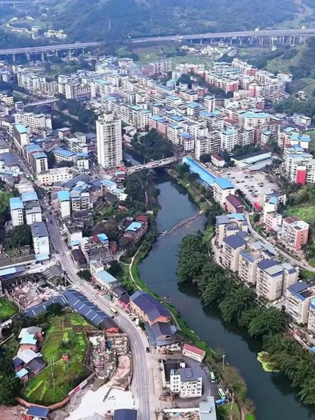 重庆巴南拥有多个历史文化古迹的街道，100米之内有三座古桥