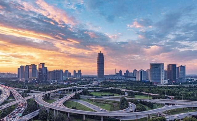 郑州，一座人口超千万的省会城市，为何人们称它“大而不强”？