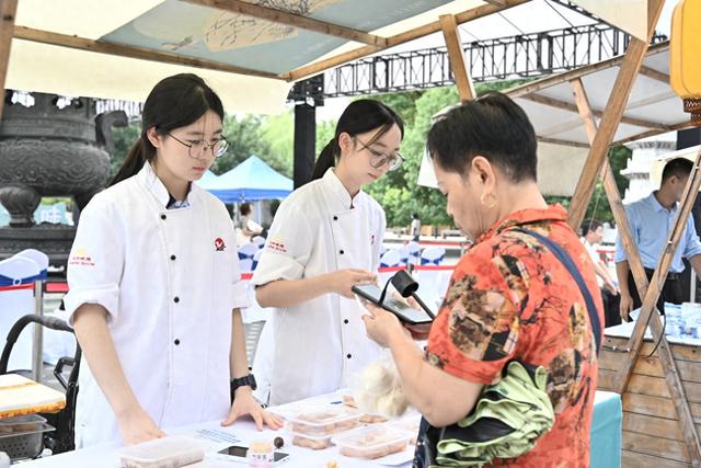 杭州外摆进阶记，文化价值与经济效益如何双赢？主理人各显神通