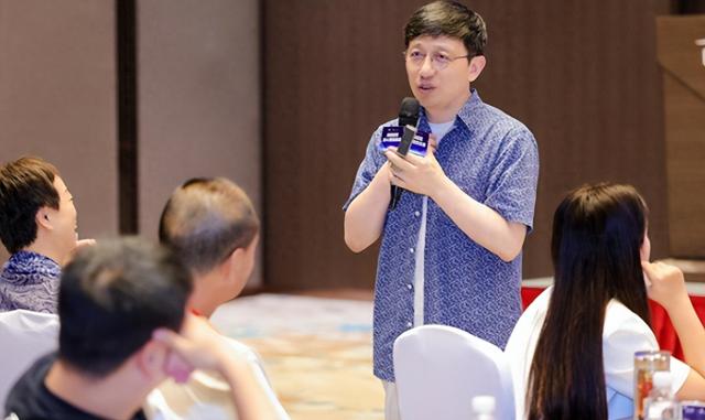 创始人儿子辍学用AI上课！自曝知识碾压同龄人，老师饭碗要被抢？