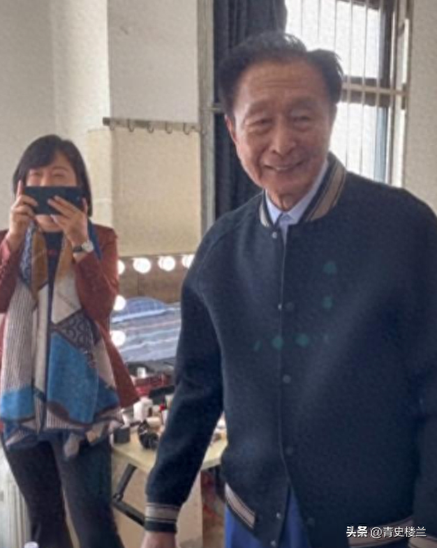86岁宋世雄现状：定居北京老到认不出，托举儿女成才后却都在国外