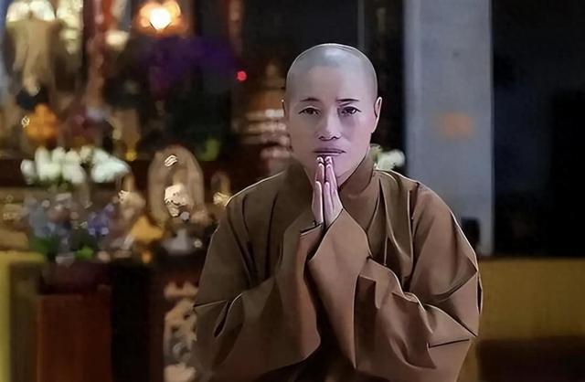 “风流尼姑”释智定落网，白天穿僧袍念经，晚上与和尚醉生梦死！