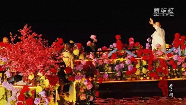 千城百县看中国｜湖南张家界：龙灯夜游点亮澧水