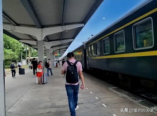 国庆回家，从抢火车票到偷偷上高速，在外的河南人开始有了约定