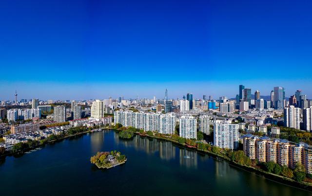 碧水蓝天，莫愁湖初冬好风光