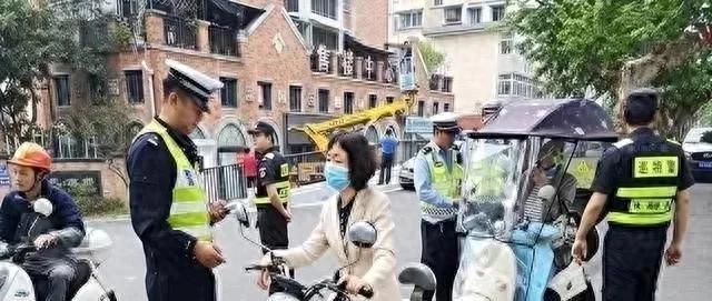 8月1日起执行！除头盔外，电动车、摩托车上路，4大条件缺一不可