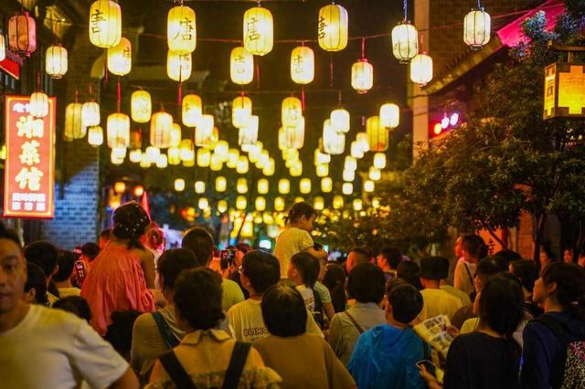 百戏狂欢，千灯炫目，铜官窑国风乐园快乐不打烊｜湘约国庆⑥