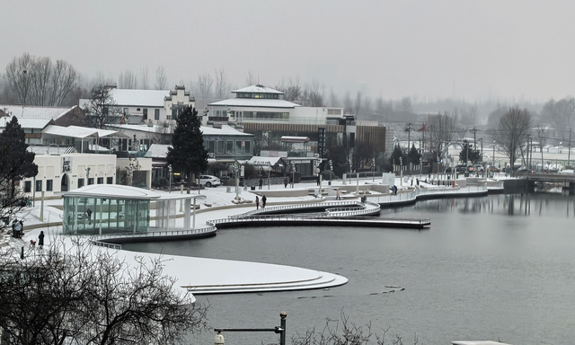 绚丽夜景搭配皑皑白雪，顺义罗马湖焕新亮相