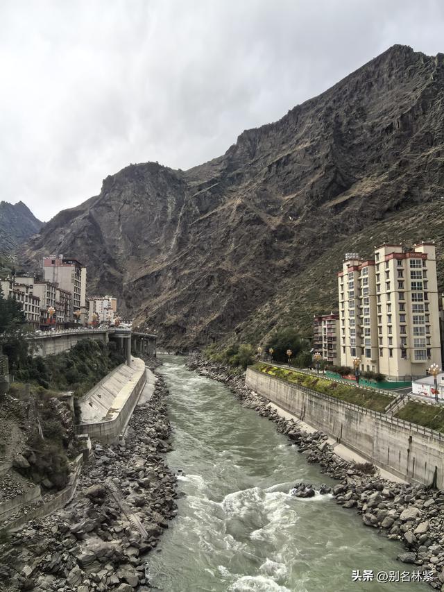 2025年川西自由行3，丹巴县城住了三晚，聊聊真实感受和旅行体验