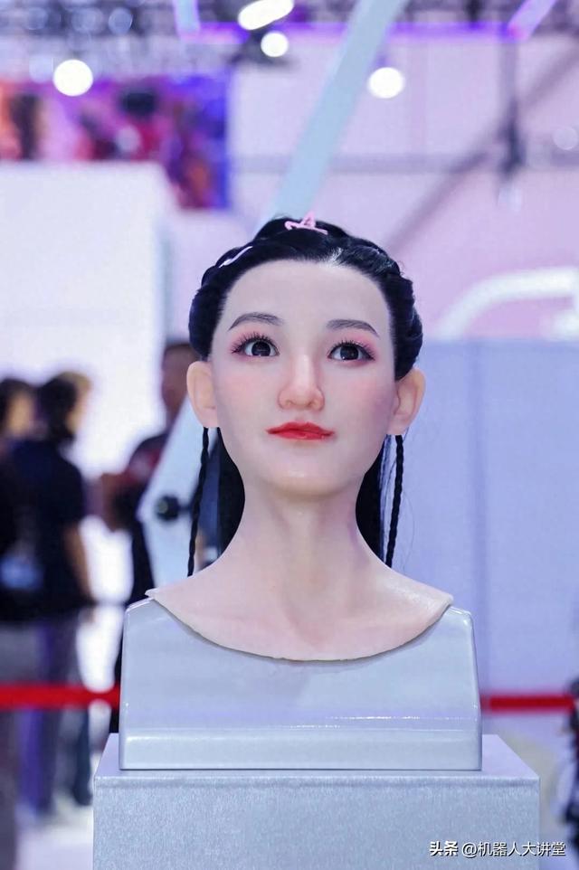 2025WRC热点直击！全球首个！清宝机器人共情头部系统发布！