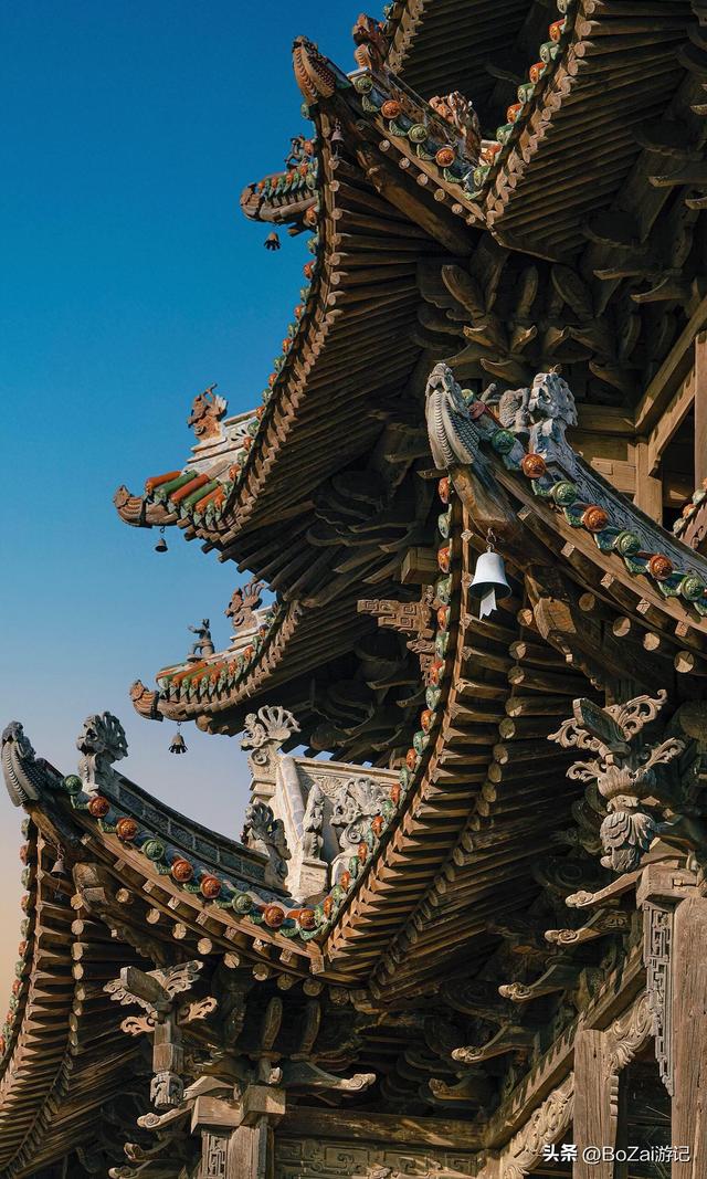 武帝题辞处，飞檐挂铜铃，运城古楼惊艳众人