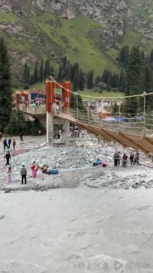新疆一景区“网红桥”突然断裂，29人滑落，当地通报：5人遇难24人受伤，景区已关闭