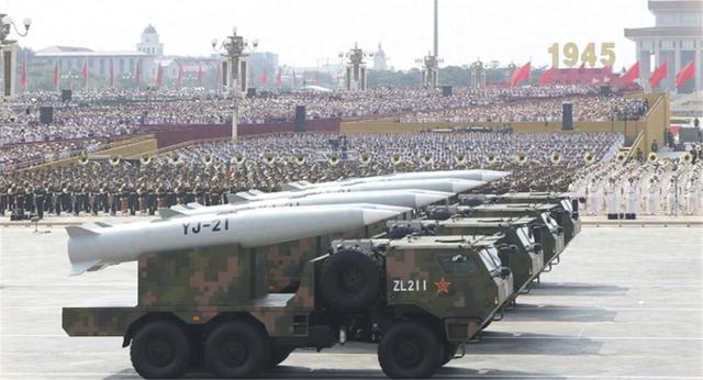 北京阅兵，展现的最好“武器”是什么？老外这答案，太出人意料