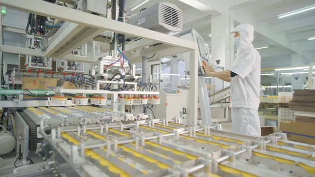 在拼多多，“80后”零食老品牌征服Z世代
