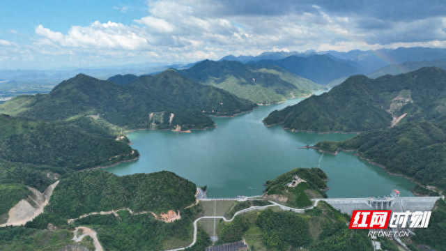 宜章县莽山水库：彩虹映照 碧水青山
