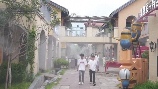 水雾萦绕享清凉 创新技术引客来