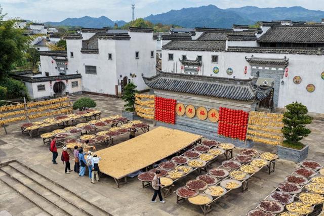 安徽黄山：唐模晒秋 引客打卡