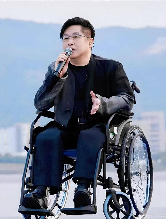 郑智化再次发文吐槽大陆机场，坦言心灰意冷萌生退意，评论区翻车