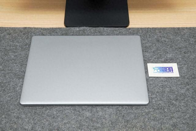 戴尔 灵越 16 Plus 外接显示器办公体验