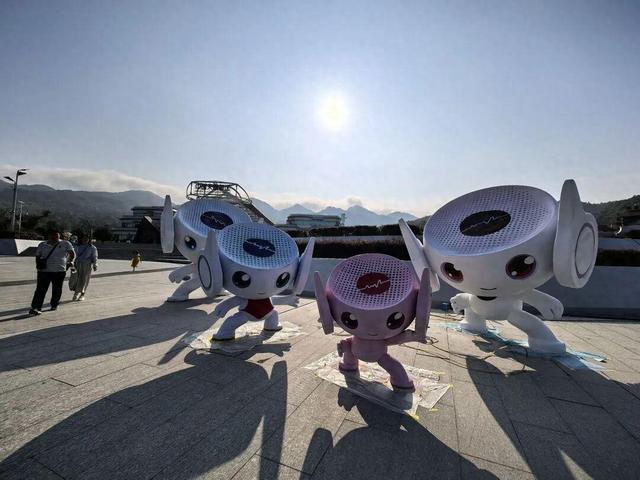 平塘：天文元素齐聚中国天眼景区添风采