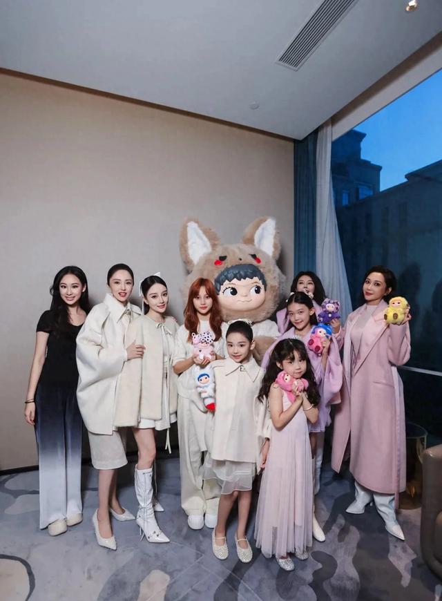 杜华晒星二代走秀！甜馨比李小璐还高，酒窝有星范儿，黄奕尴尬了