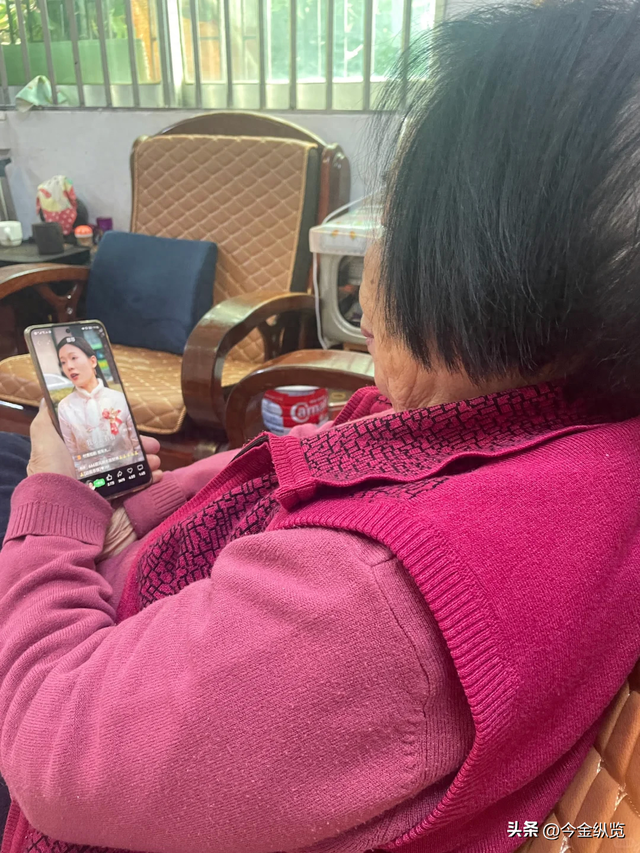 3000万短剧、954吨美妆！谁说老年人只顾省钱？他们才是消费金矿