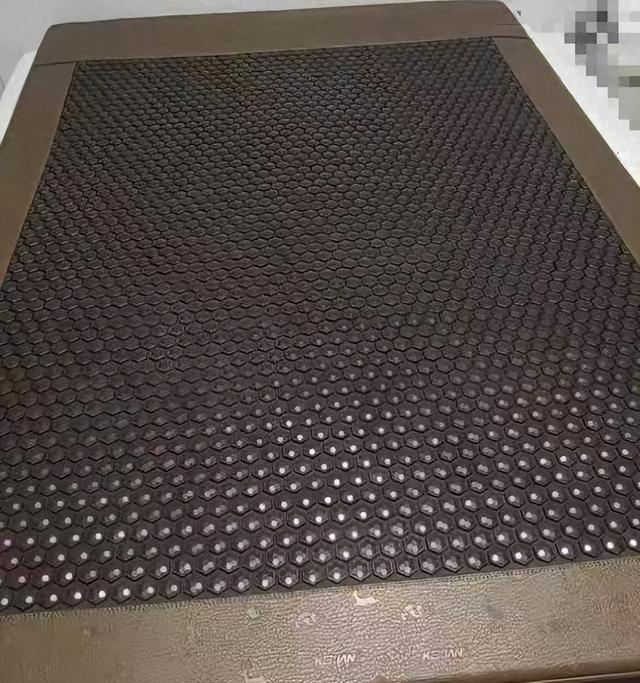 过瘾！宣称让尸体百年不腐的天价床垫，被AI收拾了