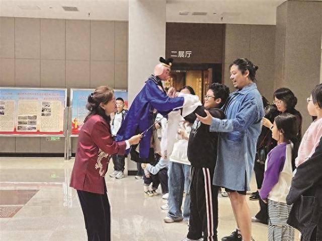 【文化旅游】孝义皮影木偶“活”起来 吕梁博物馆里“续”春秋