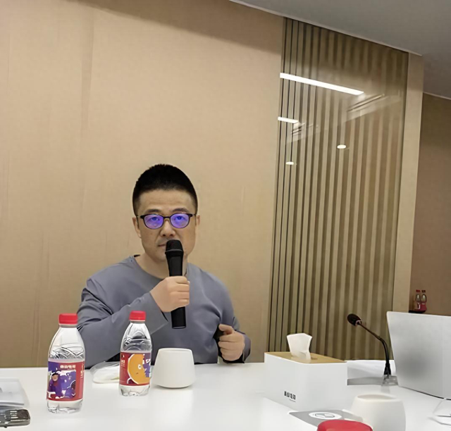 亏超2.8亿、市值蒸发500亿！南极电商转型为何越转越亏？