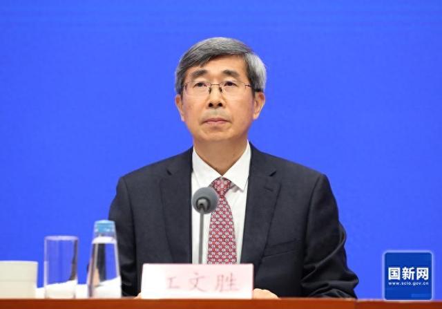农业农村部副部长：在尊重农民意愿基础上，对农村宴席类别	、桌数、菜品费用等提出倡导性标准