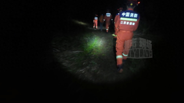 8名“银发”徒步爱好者被困景德镇深山，消防连夜施救