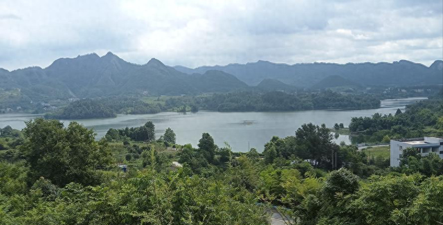 遵义新蒲：中桥水库“官坟”群