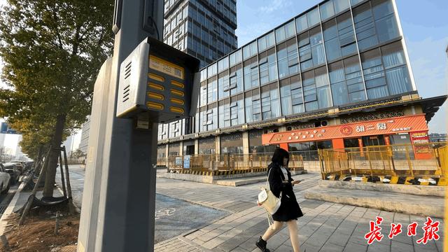 街电共享充电宝通常在哪些地方有？（充电宝租借地电线杆）
