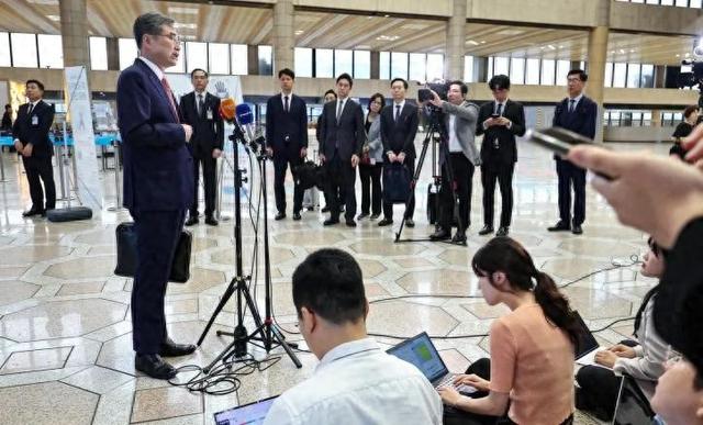 韩外长访华刚结束，李在明就直接跟中国摊牌，两边捞空间彻底消失