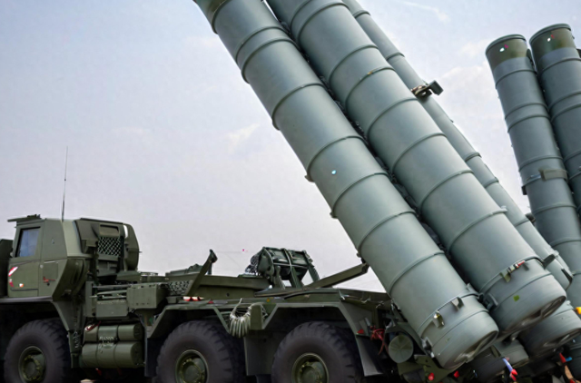 美最大航母兵临城下！委内瑞拉急电北京求援，中方回应不同以往