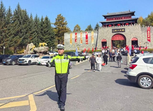 横道河子镇“十一”假期人气爆棚 全链条服务护航舒心游