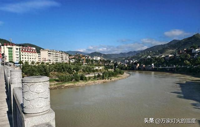 陕西新郎婚礼当天跳河，3天后下游发现遗体	，婚服上名字太扎心！