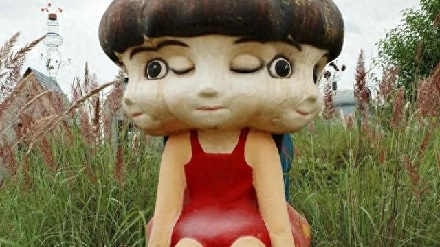 云南一景区雕塑画风诡异？网友吵翻！园方回应：体现童真，天马行空受孩子欢迎