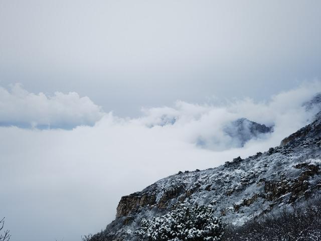 河南北风吹雪，嵩山一夜白头