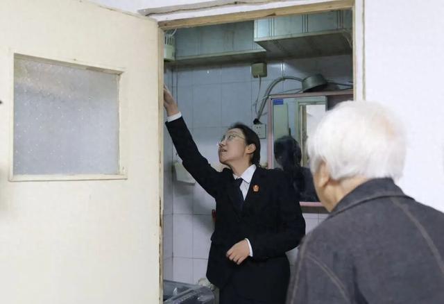 北京一业主私改暖气管，导致楼下86岁老人卫生间连续2年无暖气！法院强制执行