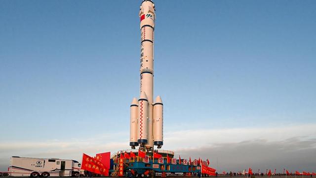 太空危机四伏，中国空间站连遭撞击，神舟二十号冒险加防背后真相