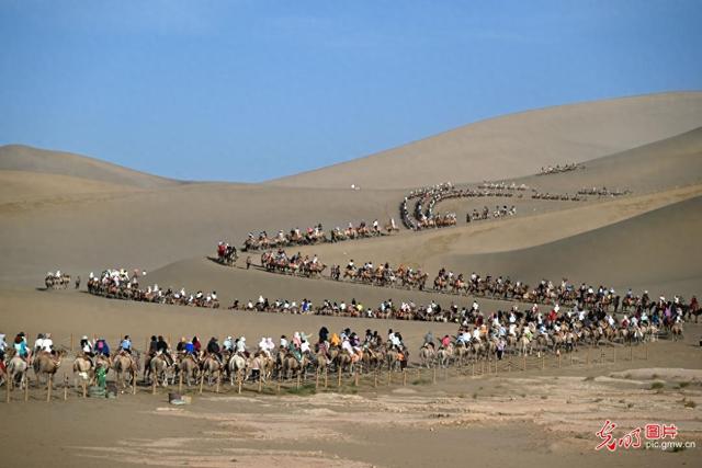 暑期文旅热 自然人文共绘活力图景