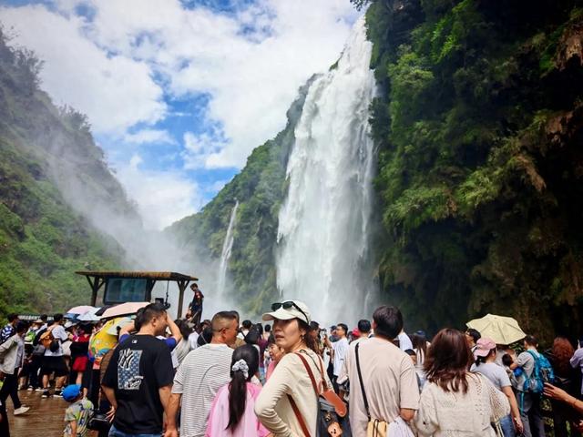 超4万人次打卡！兴义马岭河峡谷景区迎旅游高峰