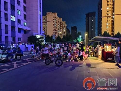 枣庄市市中区垎塔埠街道一棉社区：红色电影进小区  文化盛宴共乐享