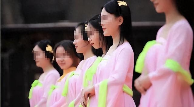 招聘10个“女秘书”生11个孩子，75岁还在拼命生娃的他，结局如何