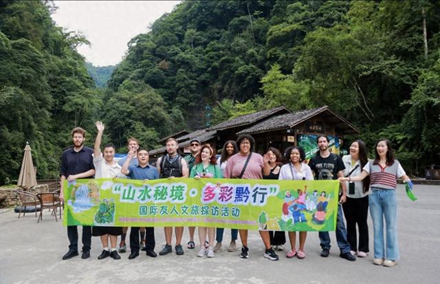 山水秘境·多彩黔行｜乌江寨里觅诗意，双河洞中探奇观！“安逸得很！”
