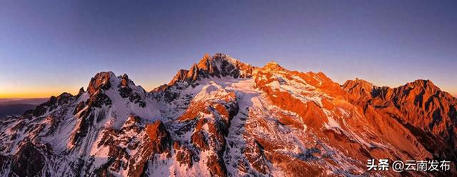 见者好运！玉龙雪山“日照金山”