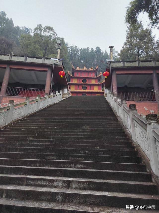 南部县禹迹山：巴蜀第一立佛在此，一山藏千年佛韵与传奇