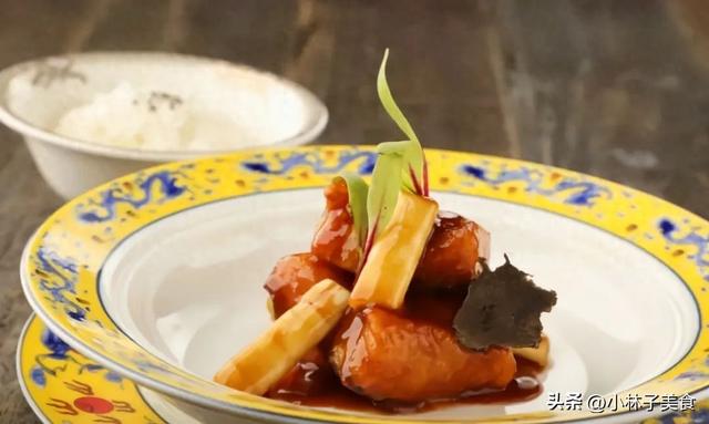 松茸花胶炖牛尾 2026年松茸花胶炖牛尾汤的做法