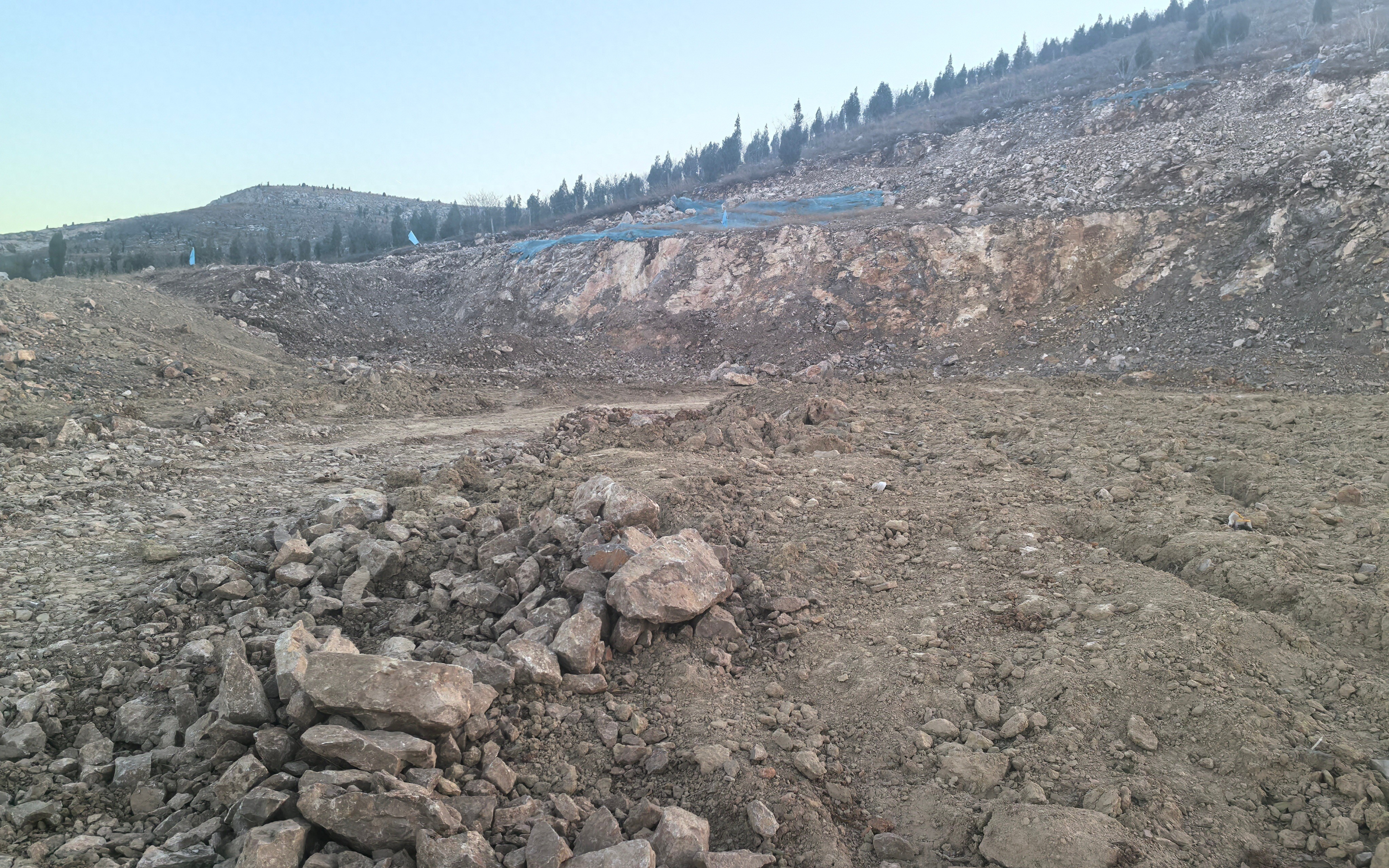 4500万养牛场立项两年多未见一头牛,每天开采数十车矿石倒卖